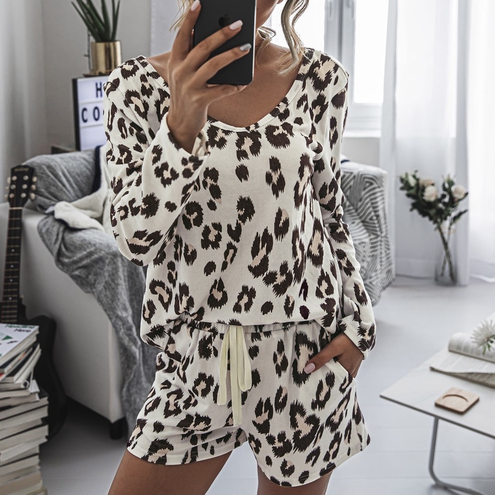Restocked♦️🆕 Leopard Print Lounge Set - Picture 2 of 6